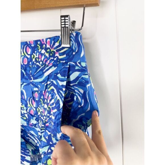 Lilly Pulitzer Scalloped Dahlia Shorts in Cerviche Pattern Brillant Blue Size XS - Picture 3 of 12